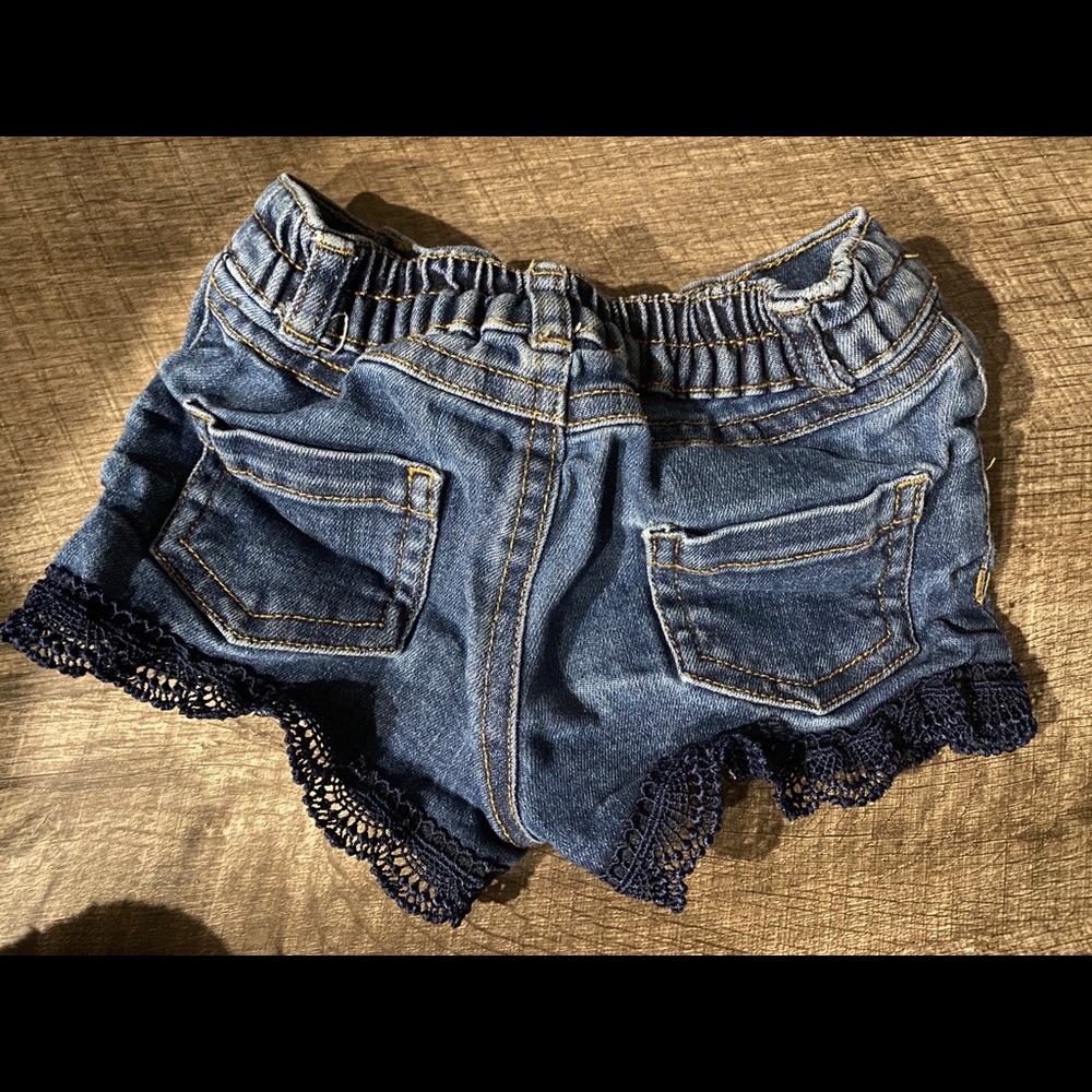 Shorts - Picture 2 of 3